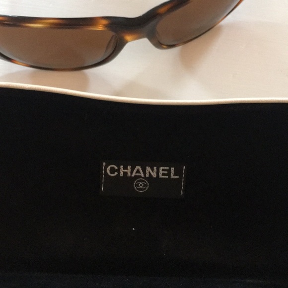 Chanel Sunglasses with Pearl Detail on Sides - Picture 7 of 8